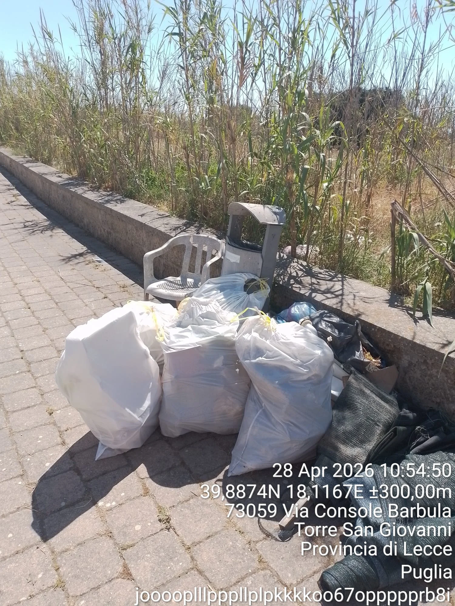 Avviso alla cittadinanza: i cestini stradali sono gettacarte, non discariche