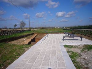 Area sosta accanto cripta 3