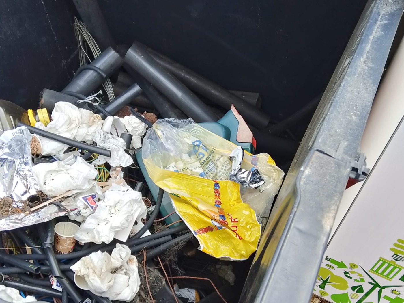 I materiali estranei rovinano la raccolta differenziata